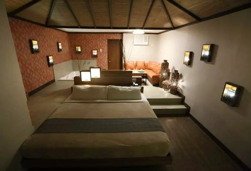 Отель Victoria Court Suites Pasig