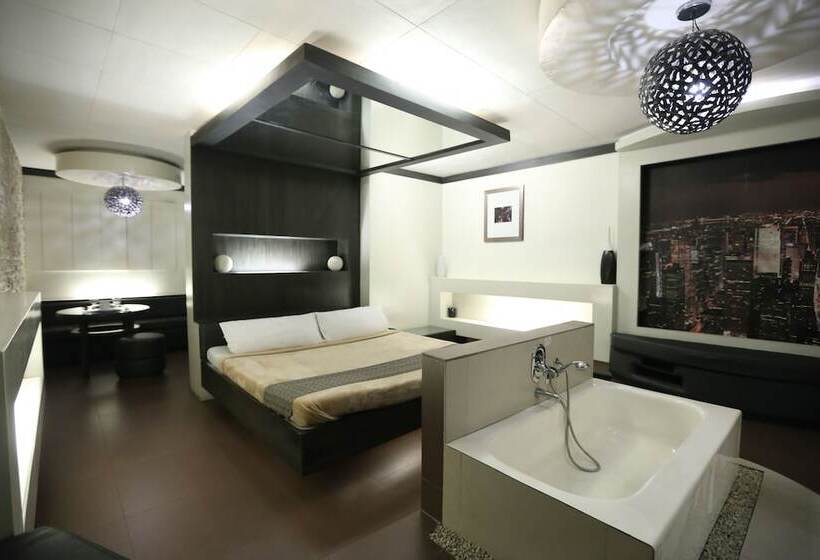 酒店 Victoria Court Suites Pasig