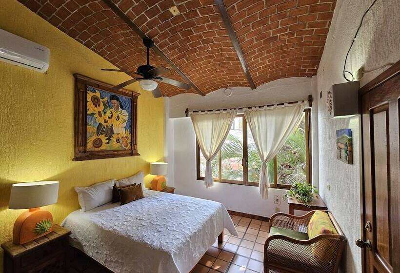 هتل Villa Corona Del Mar