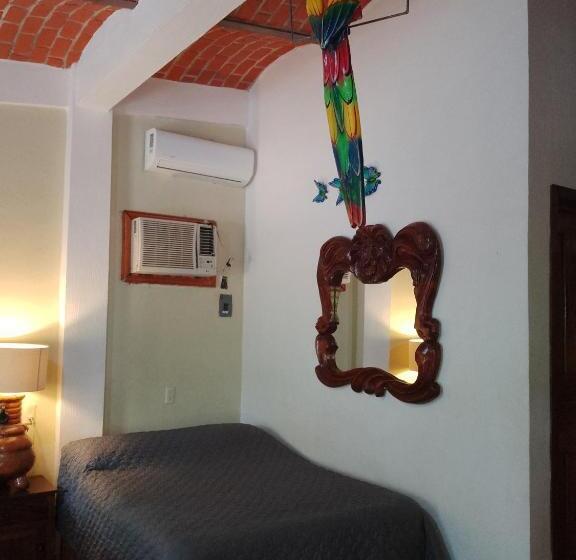 هتل Villa Corona Del Mar