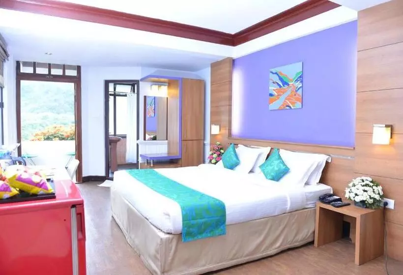 هتل Westwood Riverside