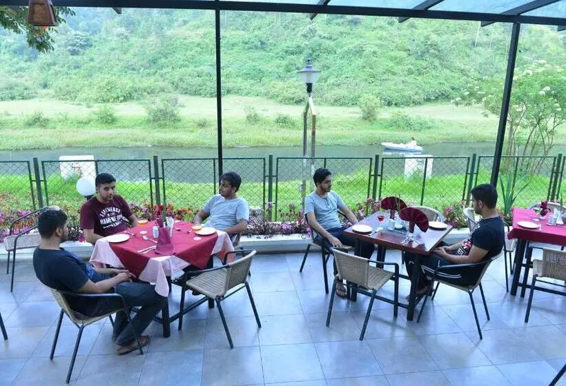 هتل Westwood Riverside