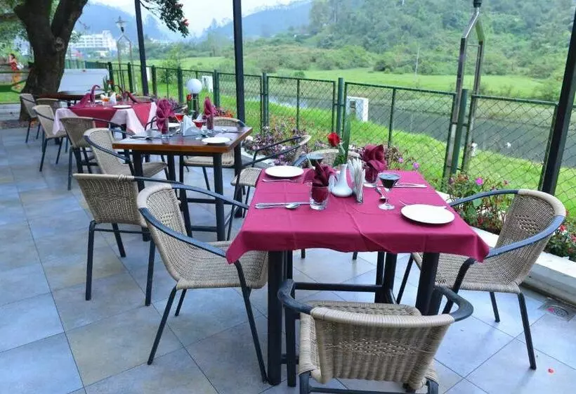 هتل Westwood Riverside