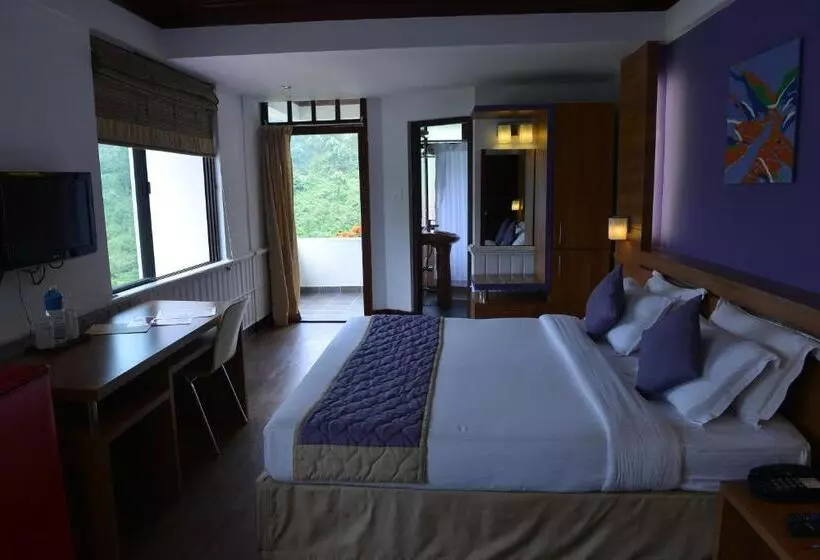 هتل Westwood Riverside