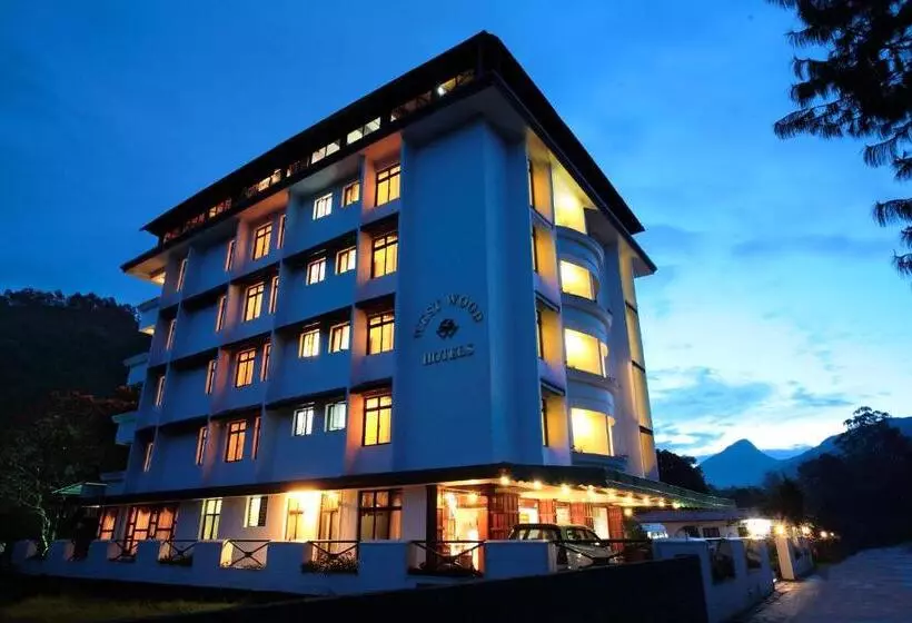 هتل Westwood Riverside