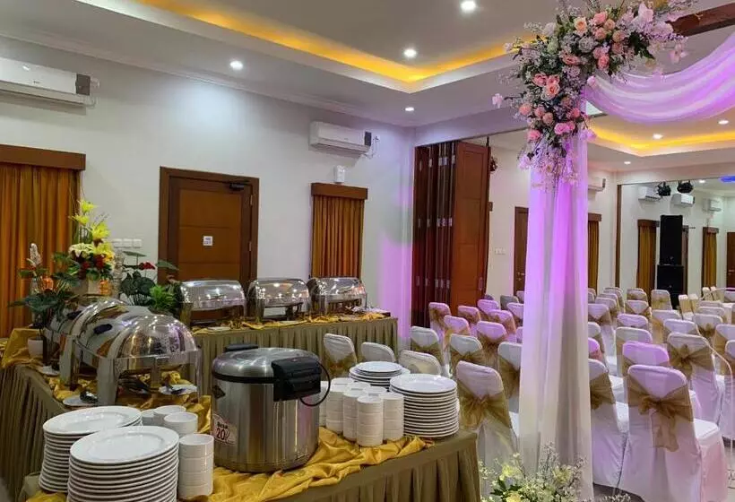 اقامتگاه The Banyumas Villa