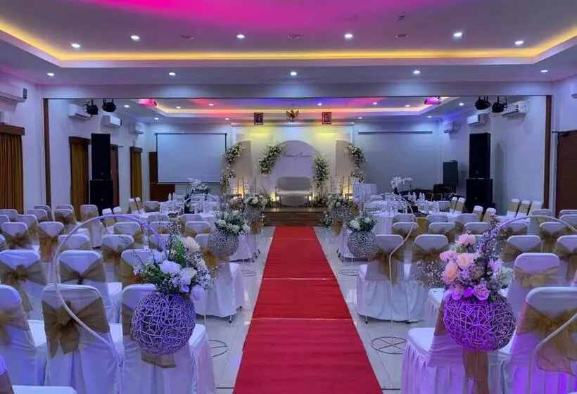 اقامتگاه The Banyumas Villa