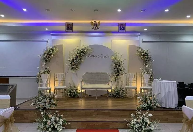 اقامتگاه The Banyumas Villa