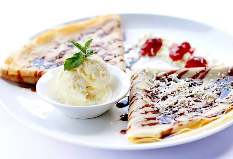 اقامتگاه The Banyumas Villa