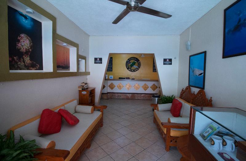 בית מלון כפרי & Restaurant Bucaneros, Isla Mujeres