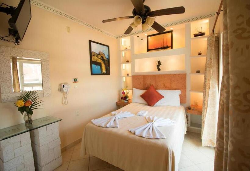 בית מלון כפרי & Restaurant Bucaneros, Isla Mujeres