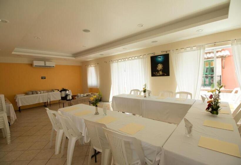 בית מלון כפרי & Restaurant Bucaneros, Isla Mujeres