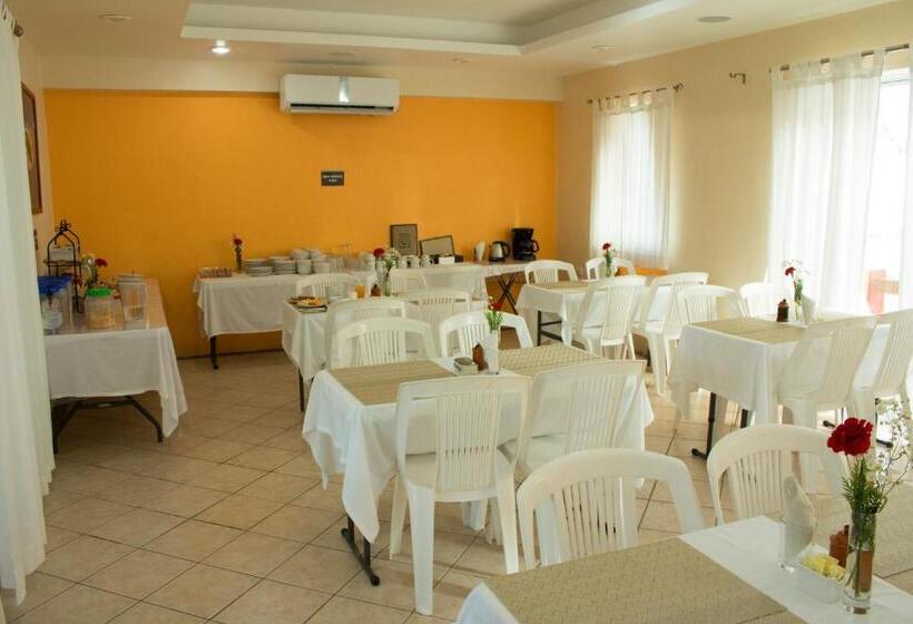 בית מלון כפרי & Restaurant Bucaneros, Isla Mujeres