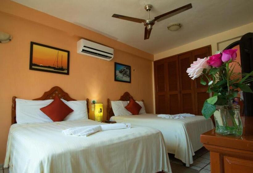 בית מלון כפרי & Restaurant Bucaneros, Isla Mujeres