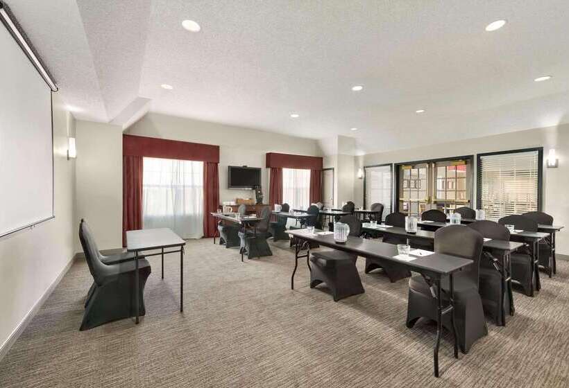 Отель Country Inn & Suites By Radisson, Kansas City At Village West, Ks