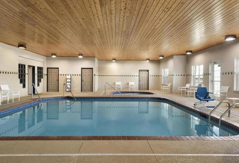 Отель Country Inn & Suites By Radisson, Kansas City At Village West, Ks