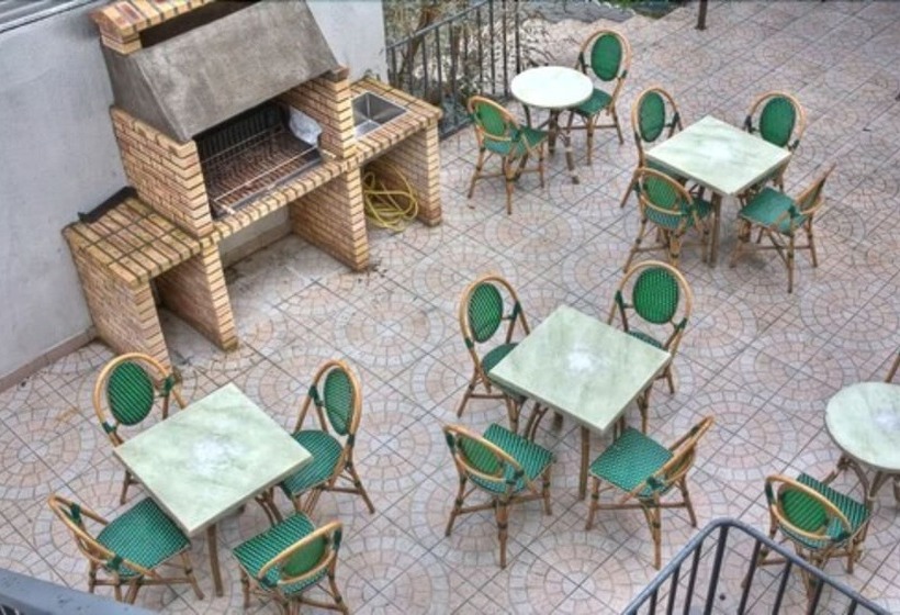 호텔 Le Cheval Noir Hôtel Paris Pantin