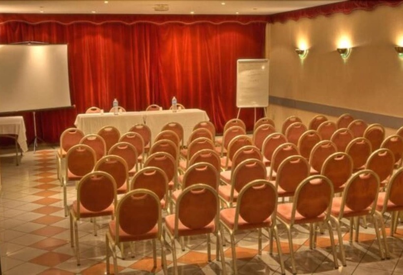 호텔 Le Cheval Noir Hôtel Paris Pantin