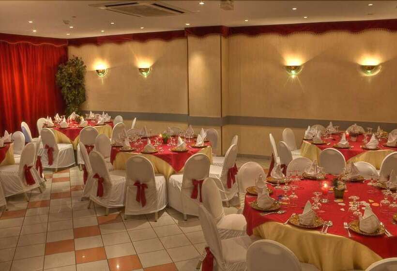 호텔 Le Cheval Noir Hôtel Paris Pantin