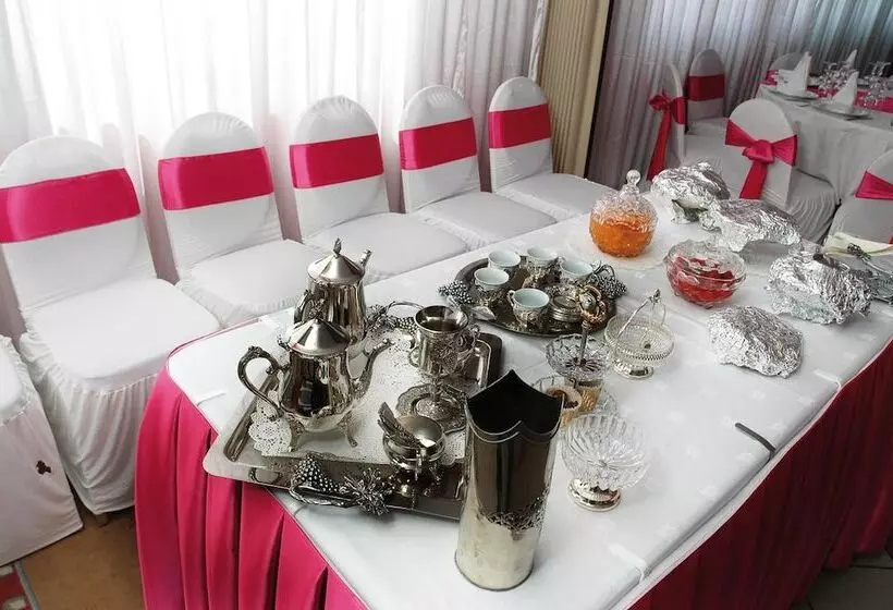 Hotel Le Cheval Noir Hôtel Paris Pantin