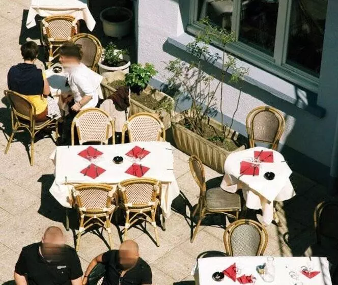 Hotel Le Cheval Noir Hôtel Paris Pantin