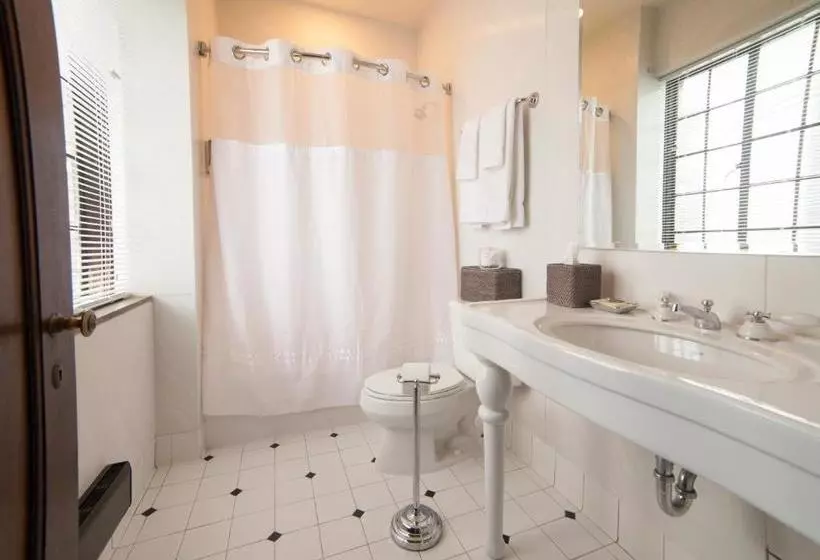 فندق Margarita European Inn, Ascend  Collection