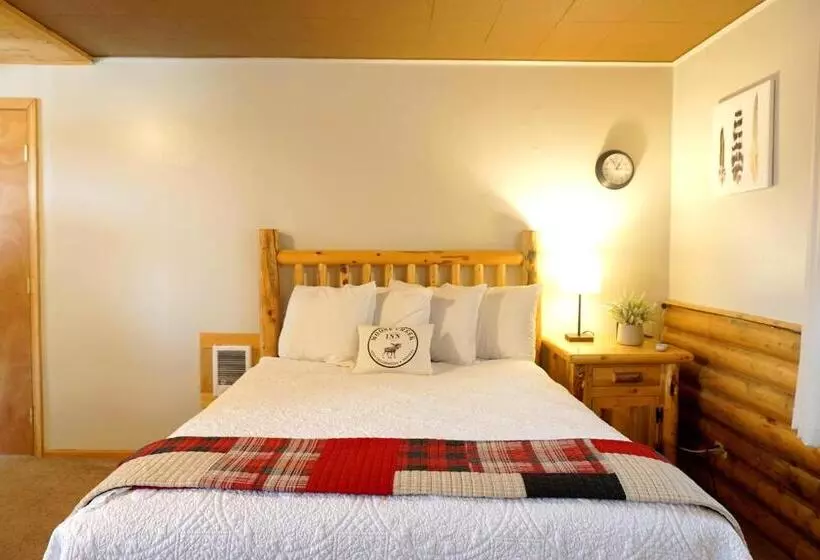 Отель Moose Creek Inn