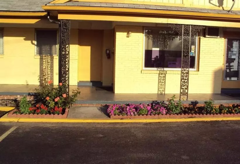 Отель Sunrise Inn Brownsville