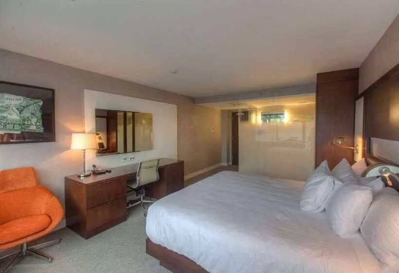 Отель The J House Greenwich