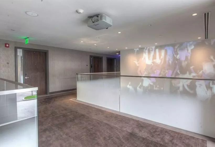 Отель The J House Greenwich