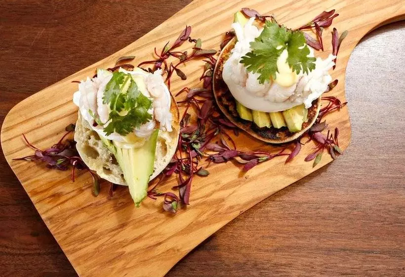 Отель The J House Greenwich