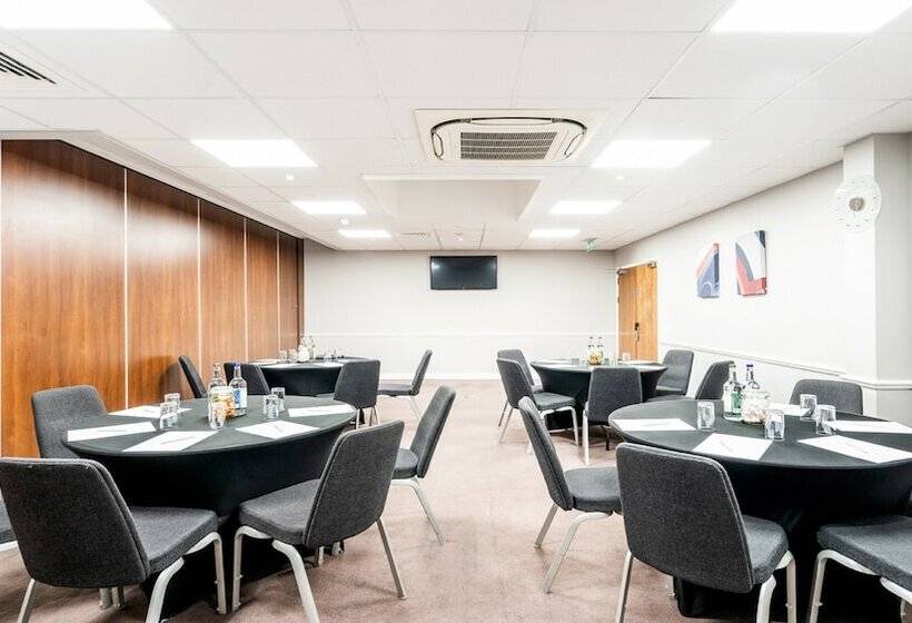 ホテル Holiday Inn London Luton Airport, An Ihg