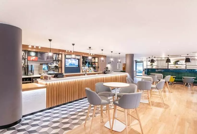 בית מלון כפרי Holiday Inn London Luton Airport, An Ihg