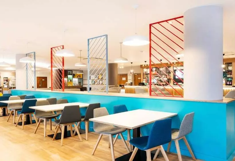 בית מלון כפרי Holiday Inn London Luton Airport, An Ihg