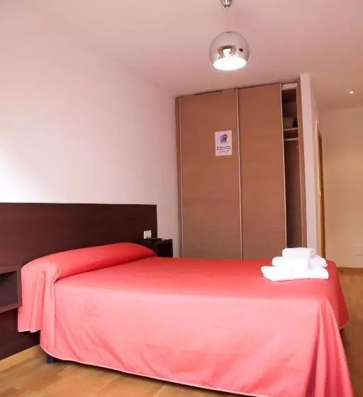 هتل Hostal Casasnovas