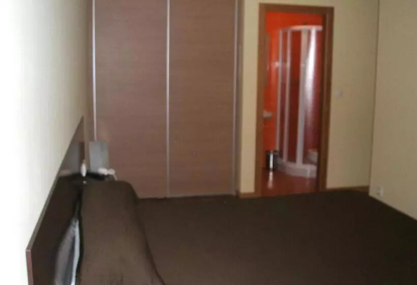 هتل Hostal Casasnovas