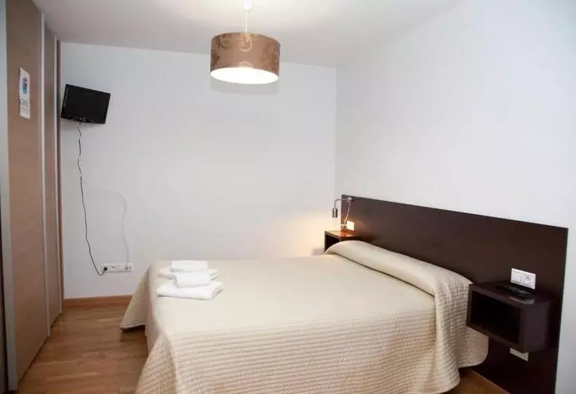 هتل Hostal Casasnovas