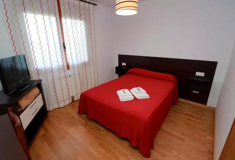 هتل Hostal Casasnovas