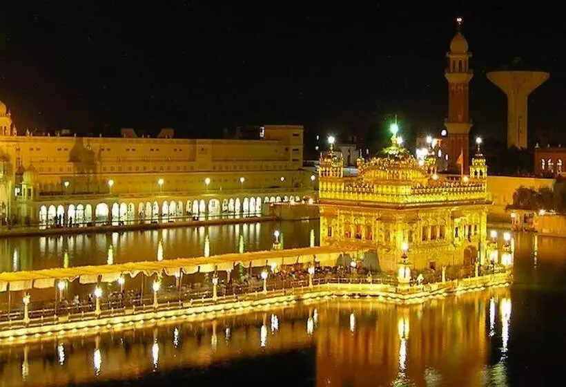 هتل Indus
