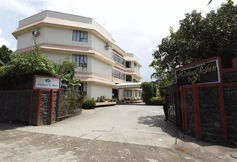 בית מלון כפרי Michaels Inn