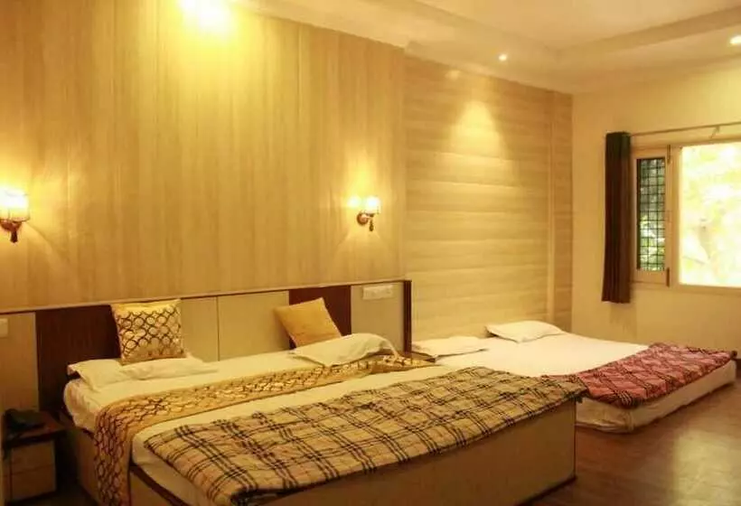 Отель Royal Inn