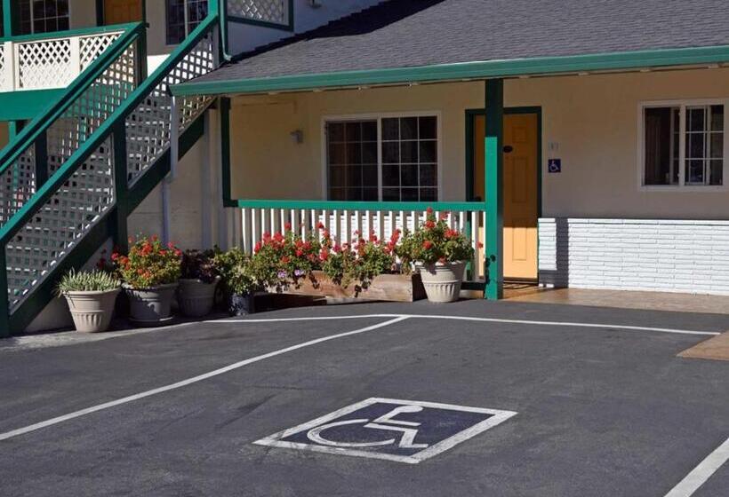 مُتل Monterey Pines Inn