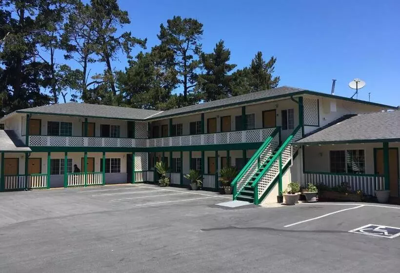 מוטל Monterey Pines Inn