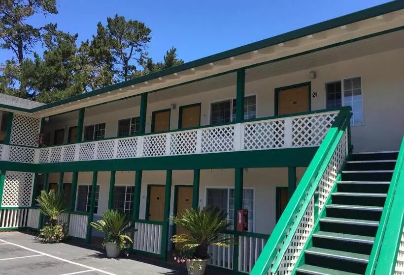 מוטל Monterey Pines Inn