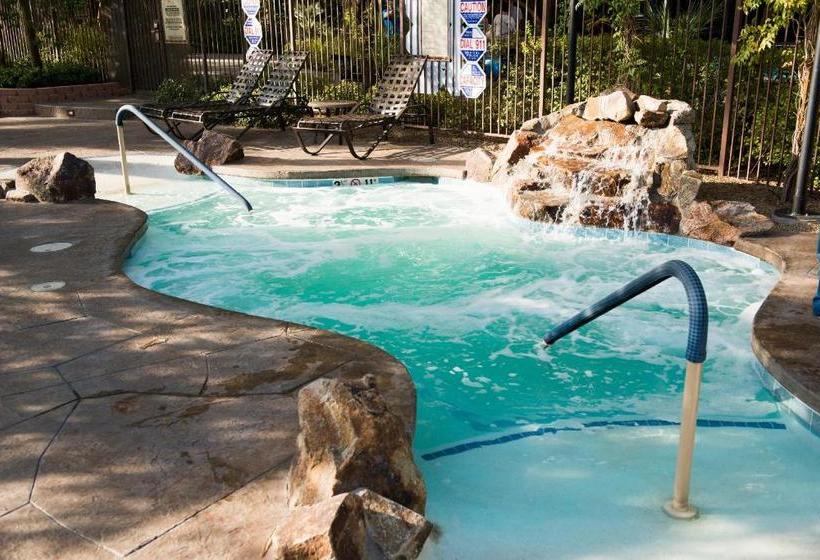 Tahiti Village Resort & Spa