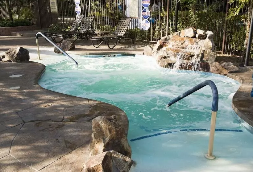 Tahiti Village Resort & Spa