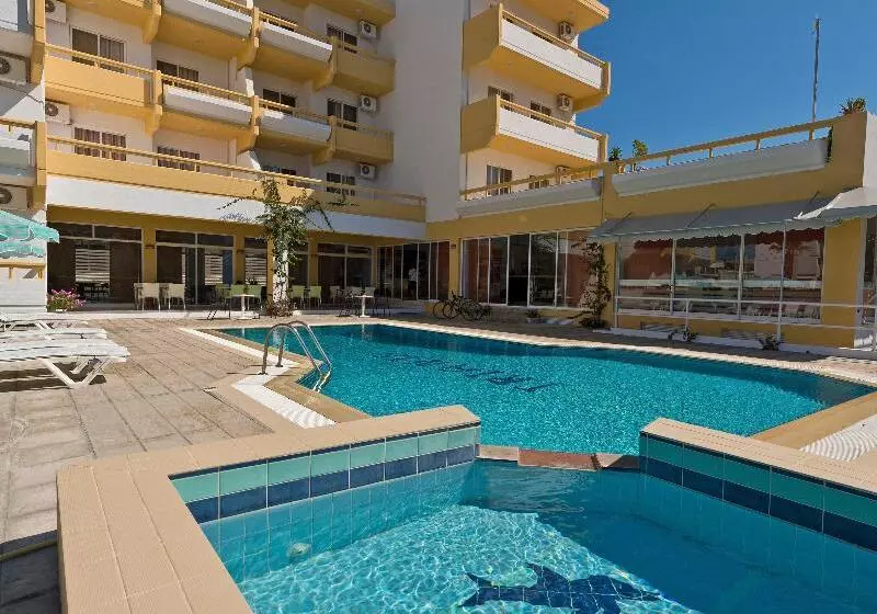 Trianta Hotel Apartments