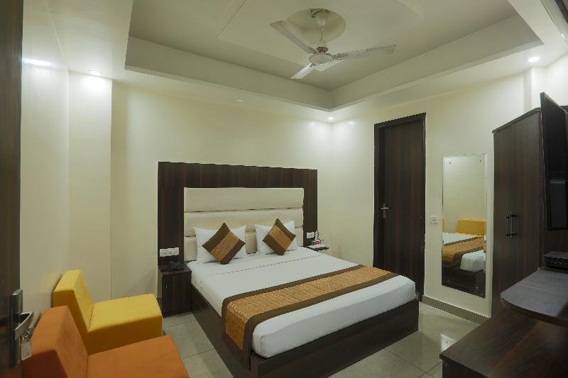 هتل Mayank Residency