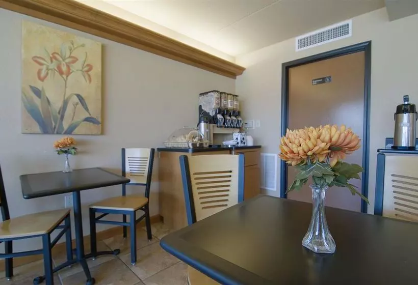 Отель Americas Best Value Inn & Suites Conway