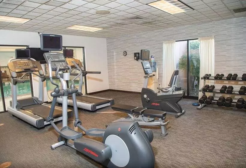 호텔 Courtyard By Marriott Erie Ambassador Conference Center